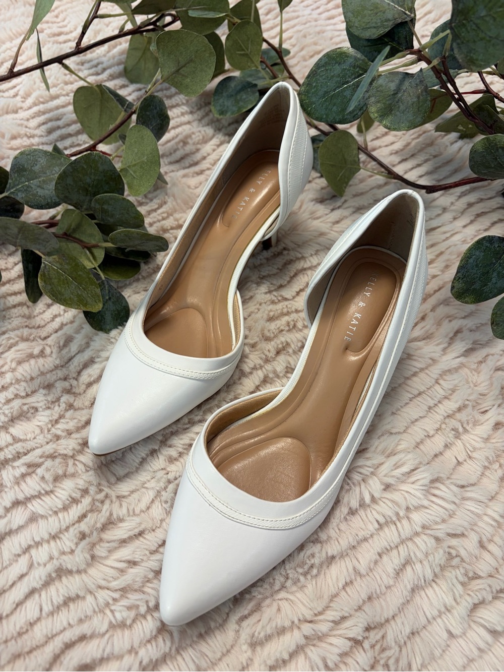 Kelly & Katie Off White Pointed-Toe Heel Pumps size 7.5 like new